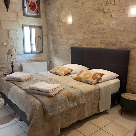 Le Cherche Midi - Centre Historique D'uzes Apartment *