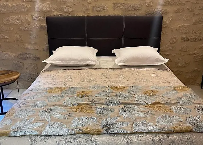 Le Cherche Midi - Centre Historique D'uzes Appartement *