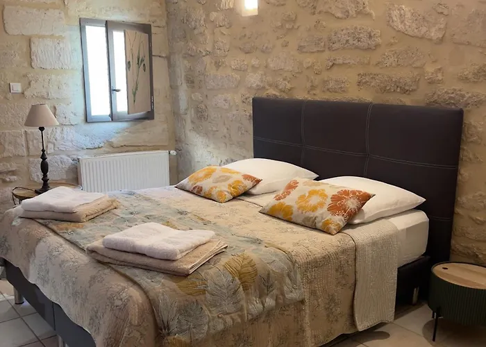 Le Cherche Midi - Centre Historique D'uzes Appartement *