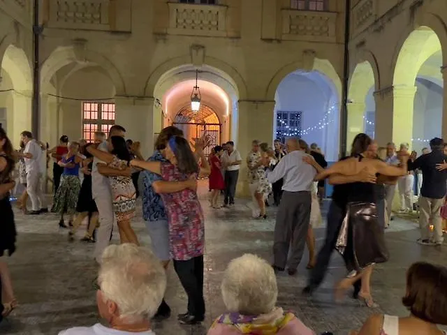 Le Cherche Midi - Centre Historique D'uzes *